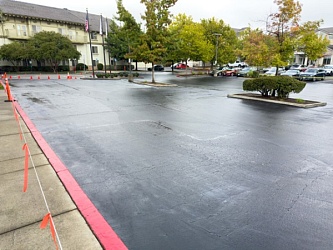 Важность добавок в нанесение защитного покрытия для ухода за асфальтом